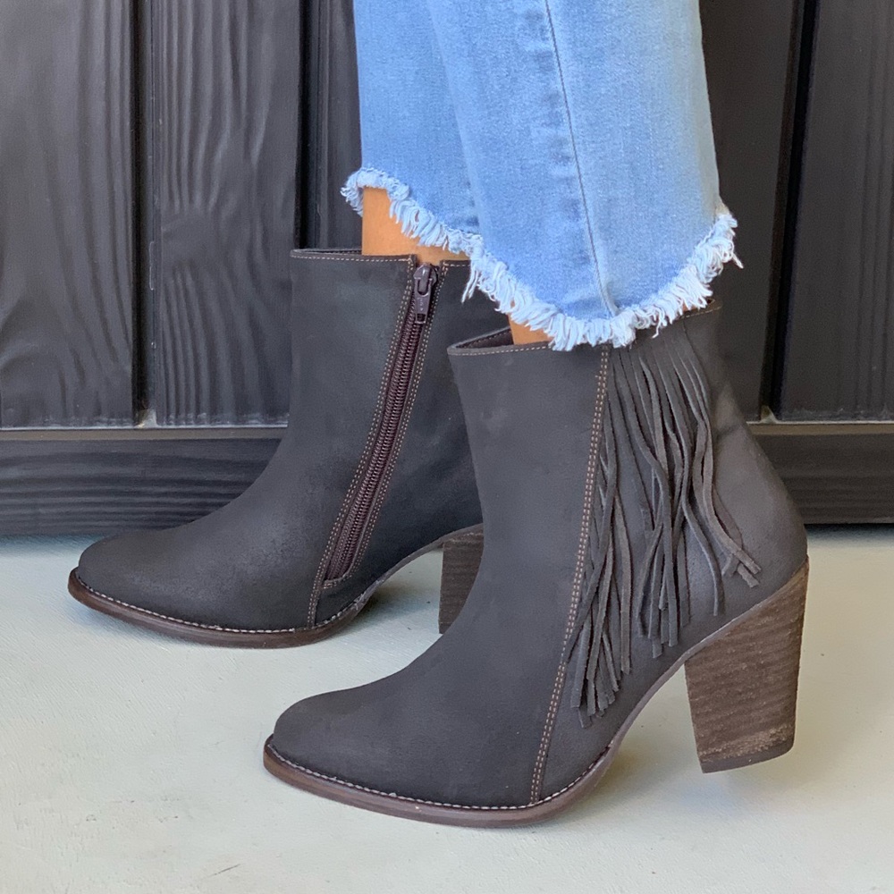 NIB Leather Charcoal Boho Fringe Block Heel Bootie - Picture 4 of 8